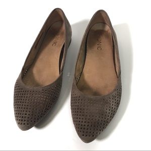 VIONIC Posey Laser Cut Pointed Toe Flats Taupe 6